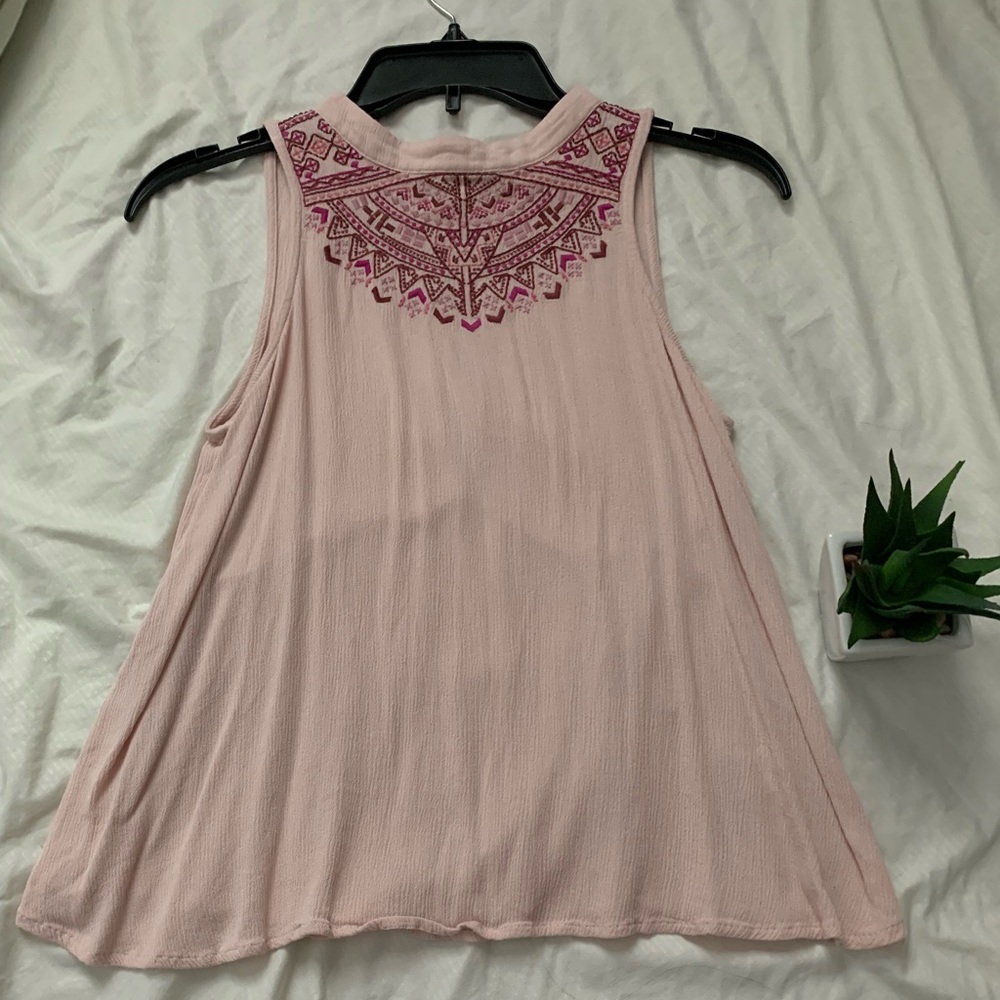 🌸Love,fire embroidery sleeveless top